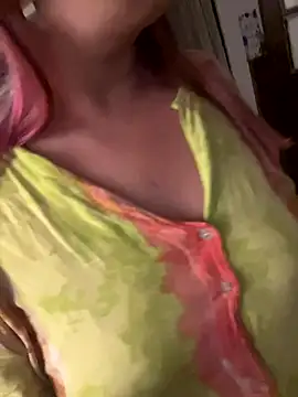 Snapshot of Popinasq chatting on November 1, 11:31 pm Popinasq online show from November 1, 11:31 pm