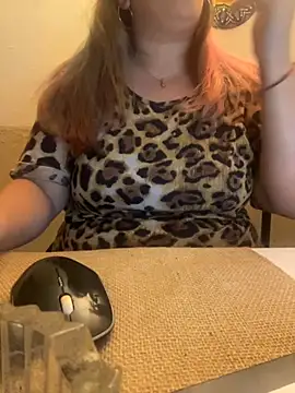 Snapshot of Popinasq chatting on September 21, 5:17 am Popinasq online show from September 21, 5:17 am