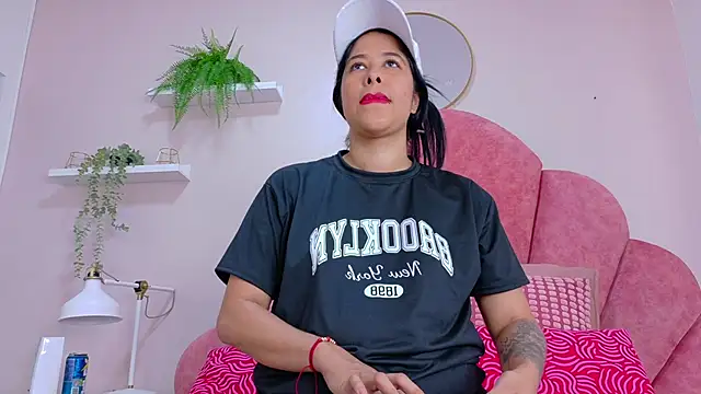 DulceAurora   online show from December 3, 7:38 pm