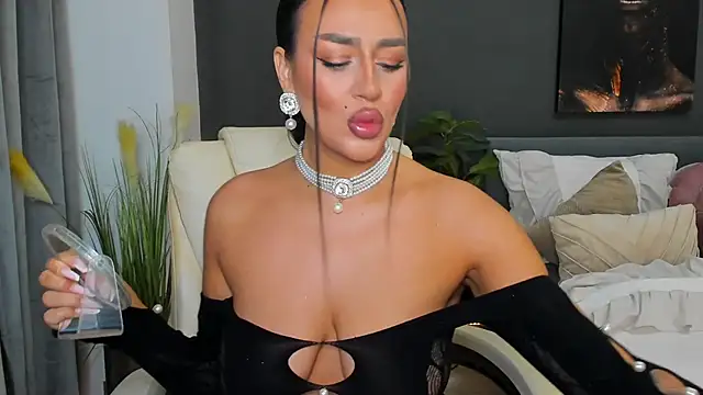 Sonia  Rey online show from March 13, 7:04 pm