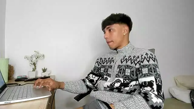 jonmaykolrose online show from October 22, 3:44 am