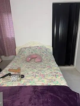 -Naomyy- online show from April 8, 10:34 pm