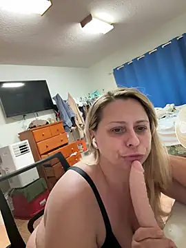 Hotslut187 online show from April 1, 4:57 am