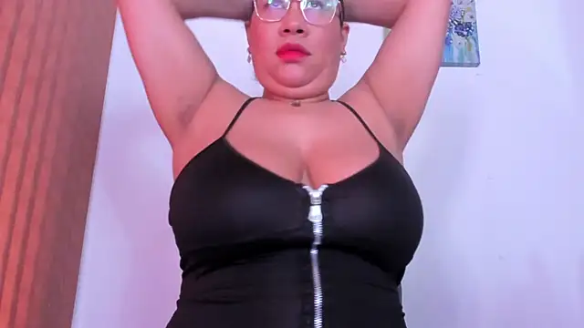 alondrabigtits online show from March 12, 12:41 pm