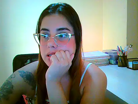 maliamiller online show from December 18, 9:08 pm