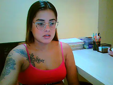 maliamiller online show from December 17, 8:46 pm