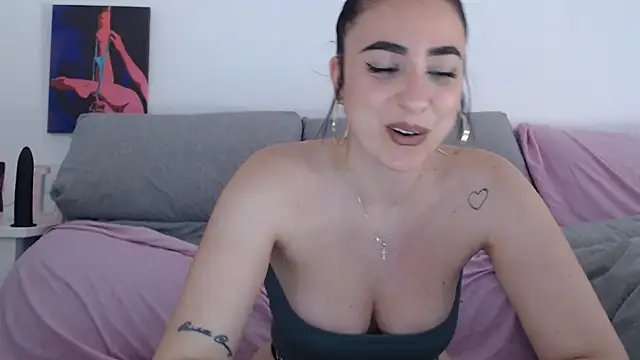 leilacam25 online show from July 7, 3:15 pm