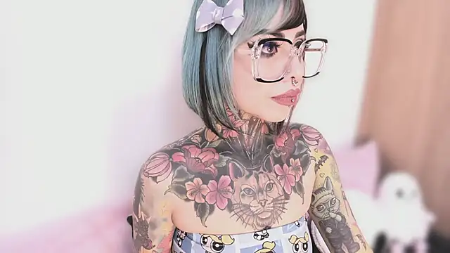 Snapshot of NikkiRamone chatting on October 8, 10:47 pm NikkiRamone online show from October 8, 10:47 pm