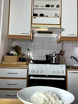 MilkyHoneyLullabies online show from December 4, 12:29 pm