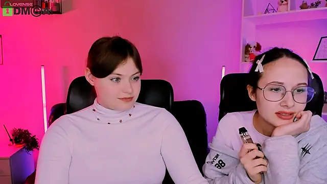 nikole kitt online show from December 15, 8:03 pm