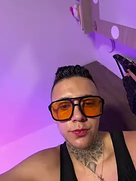  PhillipBrown online show from July 29, 2:06 pm
