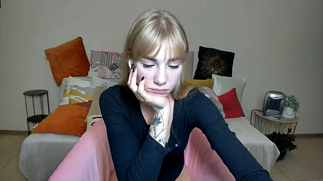 Snapshot of LunaBelli chatting on September 26, 9:12 pm LunaBelli online show from September 26, 9:12 pm
