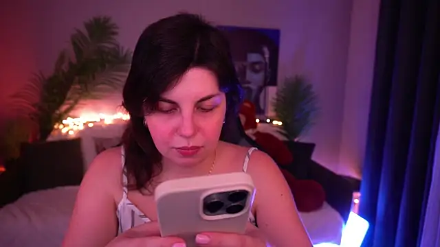 MirandaWong online show from April 1, 5:30 am