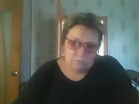 Snapshot of MelanieCold467 chatting on October 17, 10:07 am MelanieCold467 online show from October 17, 10:07 am
