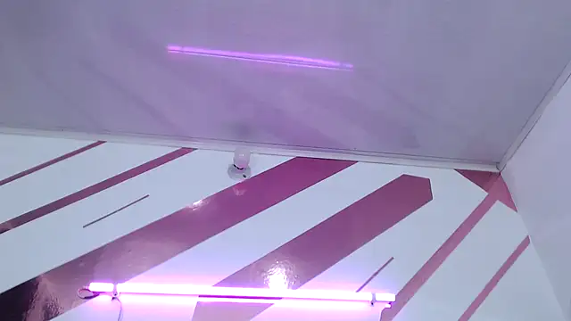 Kitten Hot  online show from February 20, 6:37 am