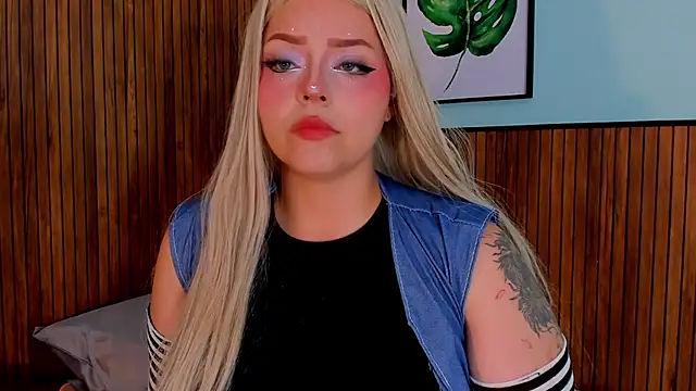 curvy rousi online show from October 31, 11:58 am