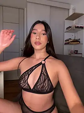 danna davis18 online show from August 6, 9:00 pm