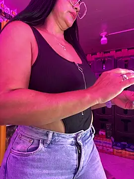 Hot beauty   online show from April 19, 3:28 am