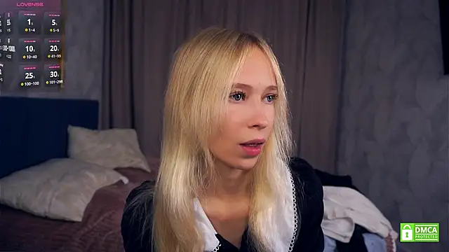 Snapshot of LynetBurby chatting on October 1, 7:08 pm LynetBurby online show from October 1, 7:08 pm