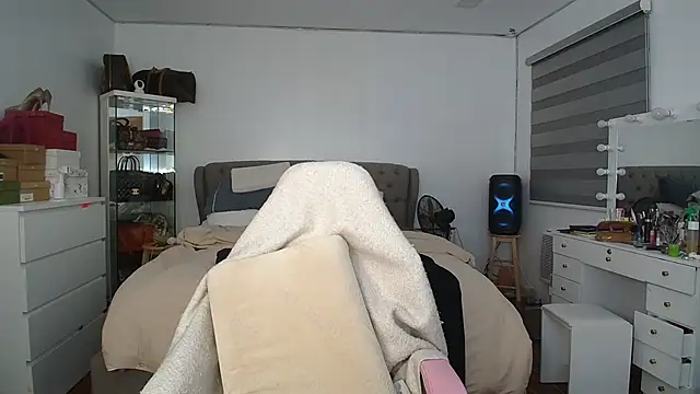 aya saki online show from October 9, 9:57 am