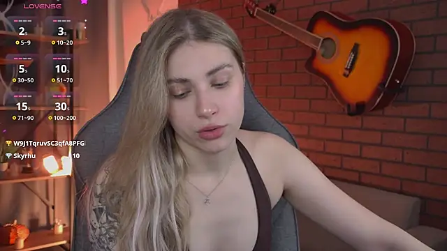 EllieCutes online show from April 12, 10:18 am