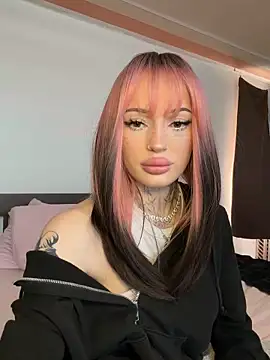 madelinexx online show from March 13, 9:43 am