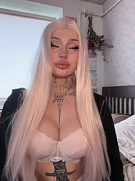 madelinexx online show from June 17, 11:00 am