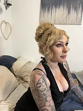 meganluv69 online show from November 15, 8:04 am