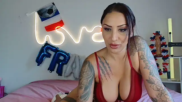 JuliaVegaOff online show from June 29, 11:21 am