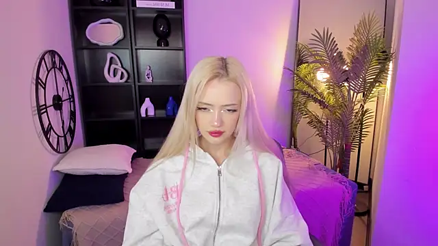 EmilyAir online show from November 19, 3:45 pm