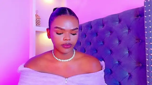 CamiEstrada online show from December 17, 2:17 am