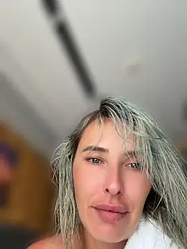 IssaSmith online show from July 26, 3:31 pm