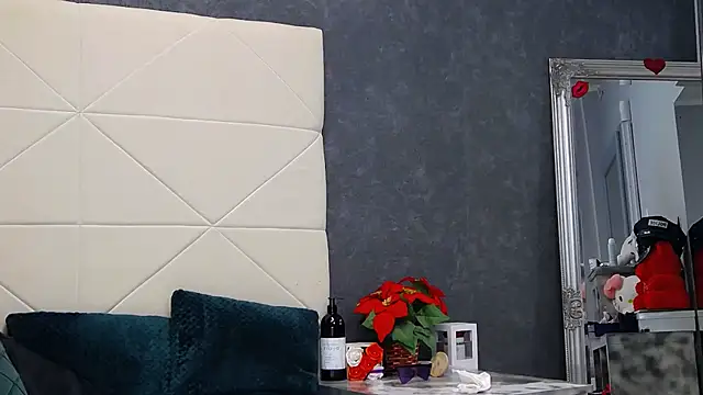 IssaSmith online show from June 27, 12:22 pm