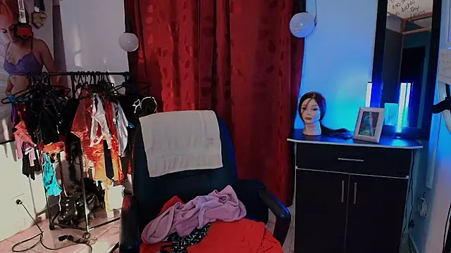 TinnaDawsom online show from January 18, 1:57 am