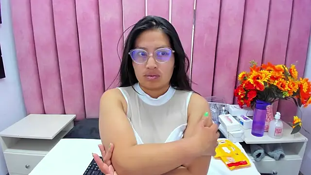 Miaa Smiith  online show from October 26, 3:57 am