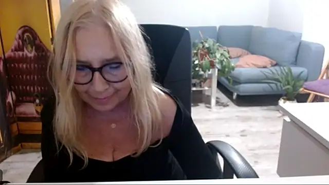 sofia xkiss online show from October 12, 3:25 pm