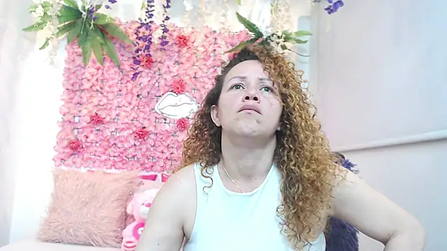 BLONDE SEXYHOT online show from November 18, 11:59 pm