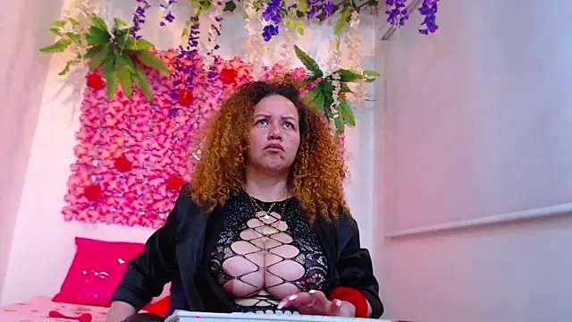 BLONDE SEXYHOT online show from December 18, 6:34 pm