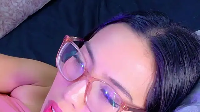 Snapshot of KylieWhite chatting on October 10, 3:39 pm KylieWhite online show from October 10, 3:39 pm