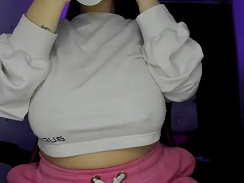 silviamilk online show from November 25, 4:03 am