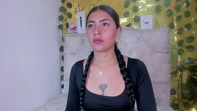 cristalconnorr online show from May 13, 4:57 pm