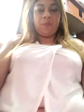 Snapshot of Laura-Hernandez chatting on September 20, 3:43 pm Laura-Hernandez online show from September 20, 3:43 pm