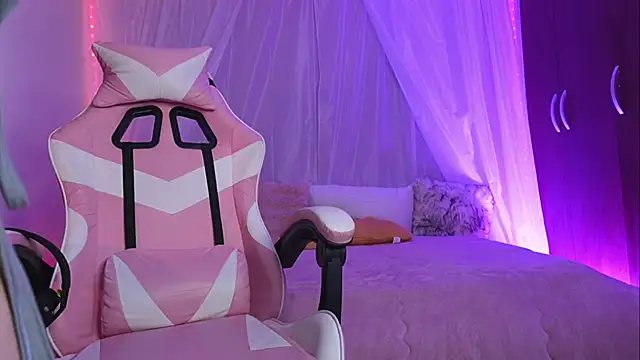 Lilou albrecht online show from April 9, 5:07 pm