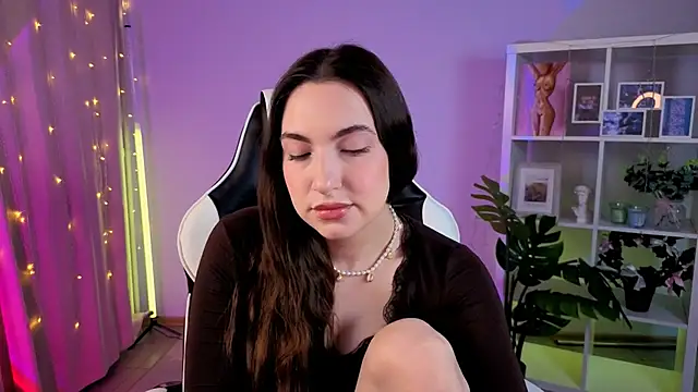 MelissaLovely  online show from May 15, 7:00 am