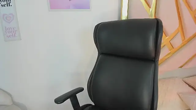 LanaJones  online show from May 28, 1:20 pm
