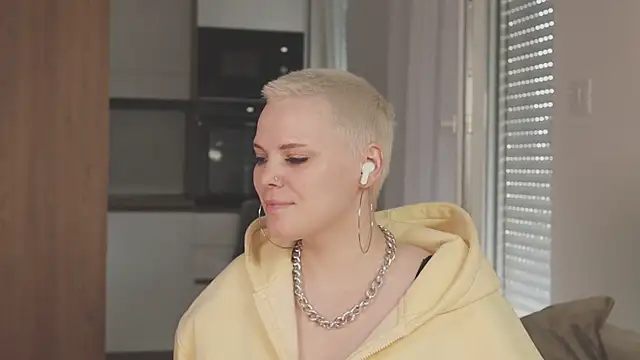 LikaBerry1 online show from April 12, 4:10 pm