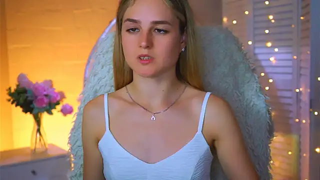 DeboraLarson online show from September 18, 7:51 am