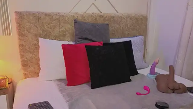 ashley  foxx  online show from April 11, 1:59 pm