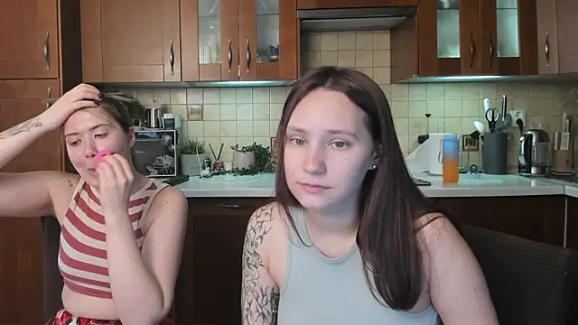 HotCaramellsTV online show from June 28, 8:32 am