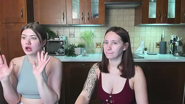 HotCaramellsTV online show from April 22, 8:00 am